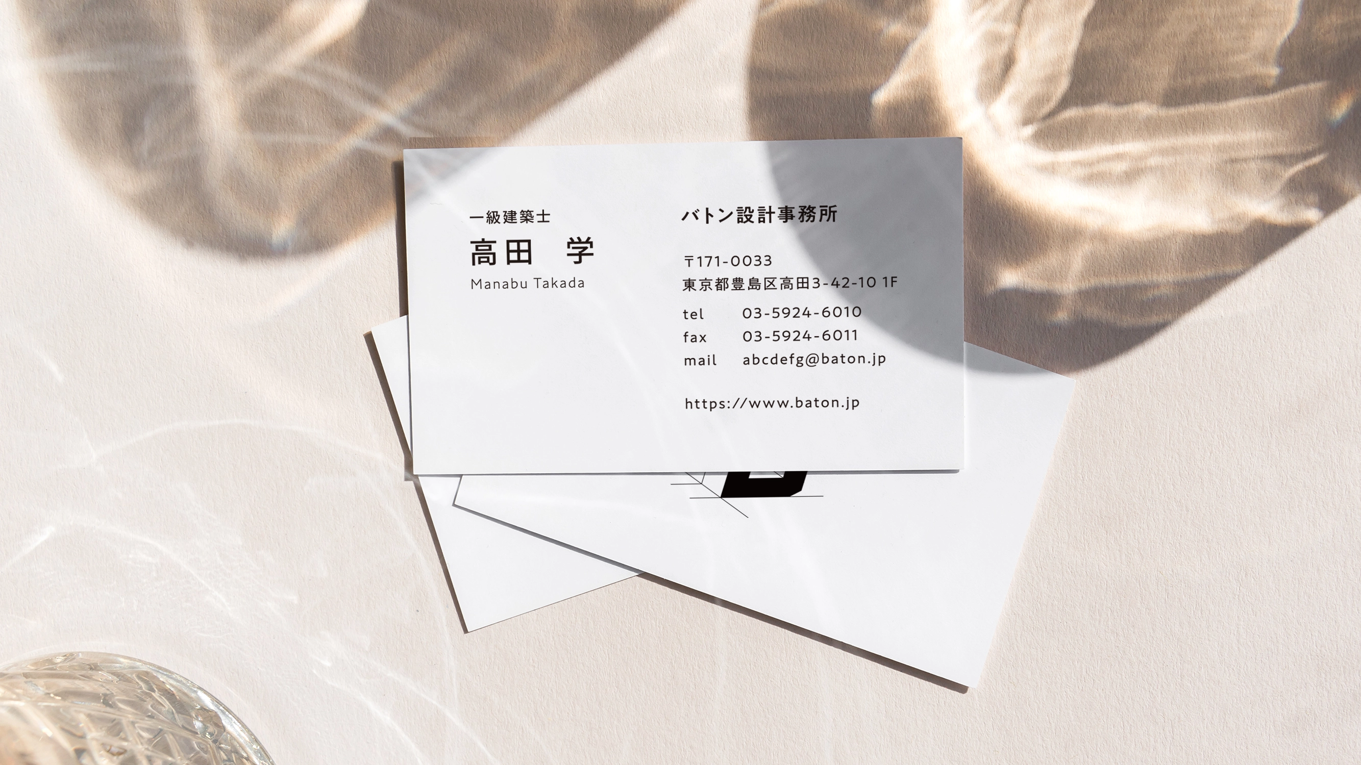 余白と機能美が調和する建築・設計向け名刺デザインのデザインサンプル仕上がりイメージ2
