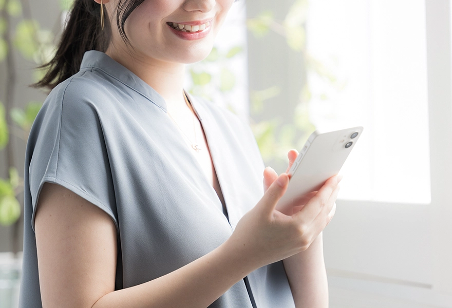スマートフォンでテンプレートに入力するだけで、簡単に自分の名刺の作成