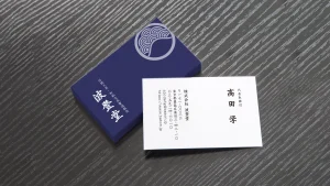 和の伝統美と現代性が融合した名刺デザイン