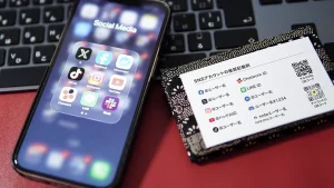 名刺にSNSを効果的に載せる方法！QRコード活用術と公式アイコンまとめ のアイキャッチ画像