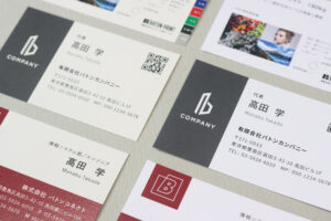 名刺の紙はどう選ぶ？｜厚さ・発色・質感と使い方から考える のアイキャッチ画像