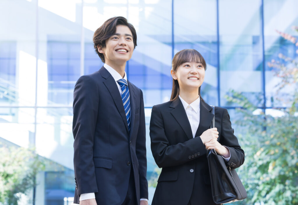 新入社員の名刺はいつ作る？|入社・研修・配属に合わせた準備の進め方 のカバー画像